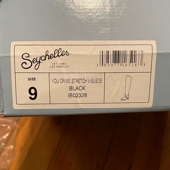 Suede Seychelles “You Or Me” tall boots. NWT, never worn, in original box. - Picture 11 of 12